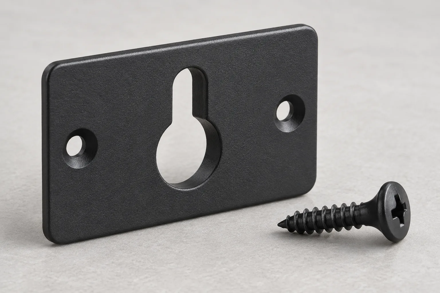 Espacio libre de la ranura en forma de ojo de cerradura K643 y del cuello del elemento de fijación para organizadores de pared: componente conceptual de herrajes metálicos sobre una mesa de inspección.